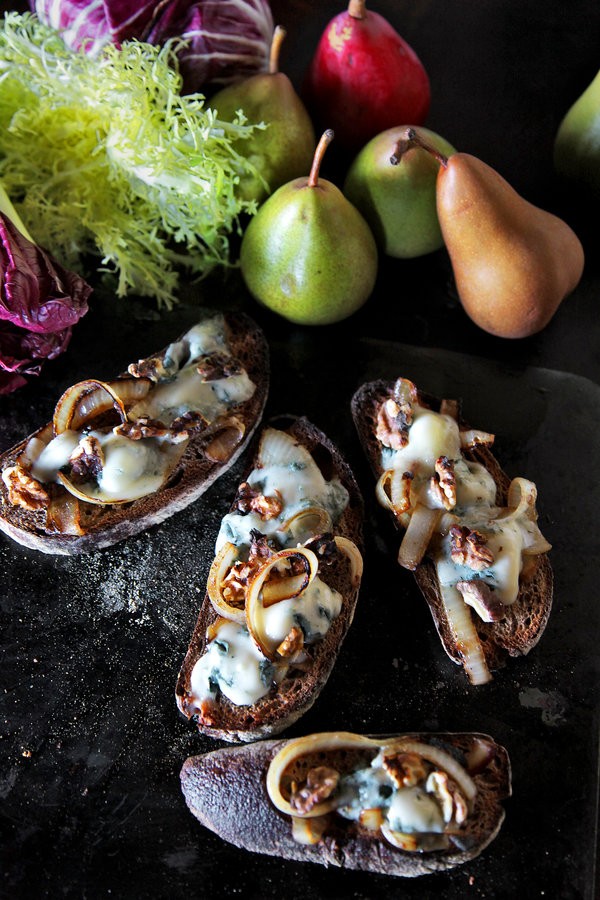 Gorgonzola walnut crostini with pear salad