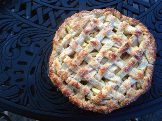 Gouda and tart apple pie