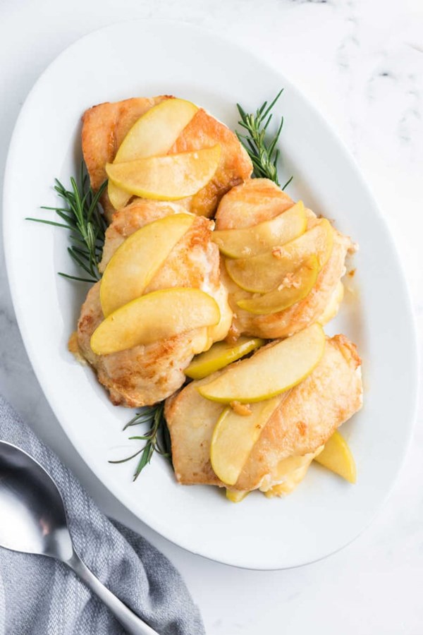 Gouda-stuffed chicken with apple pan sauce