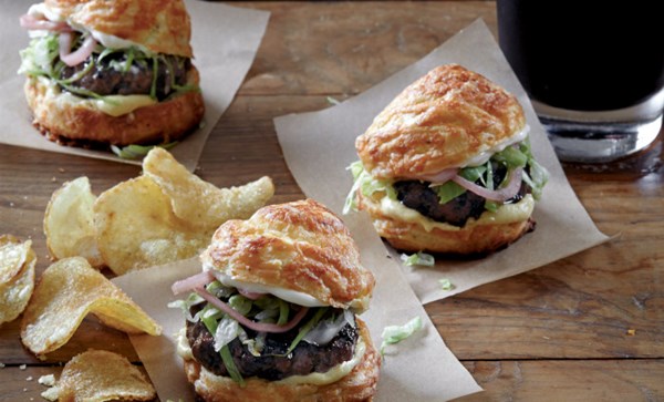 Gougère beef sliders