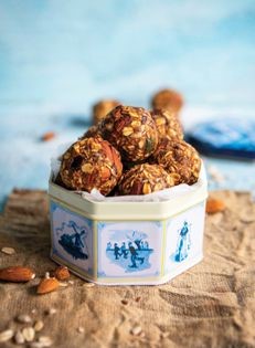Grab ‘n’ go peanut butter and date energy bites