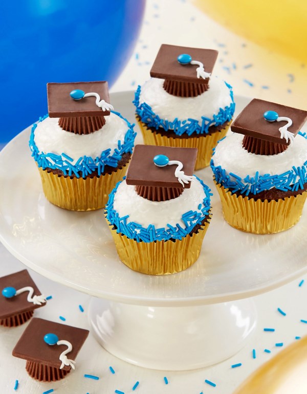 Graduation cap cupcakes