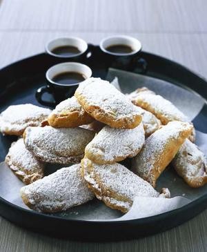 Grandma Domna's walnut turnovers (Karidato)