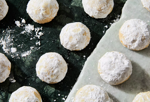 Grandma Stauss’ almond Christmas balls 