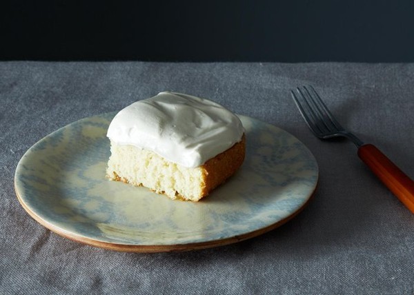 Grandma's white cake with maple syrup frosting