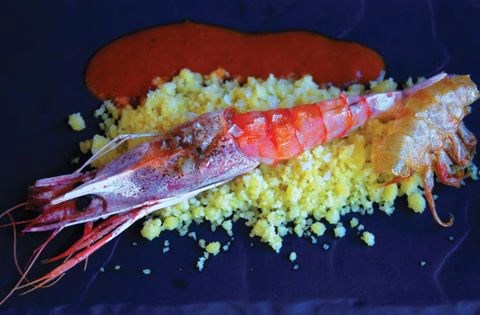 Grandmother's migas, paprika broth, and red jumbo shrimp (Migas de mi abuela, caldo "Quemano" y gamba roja)