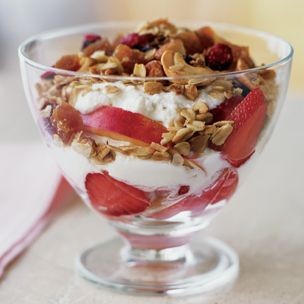 Granola and ricotta cream parfaits