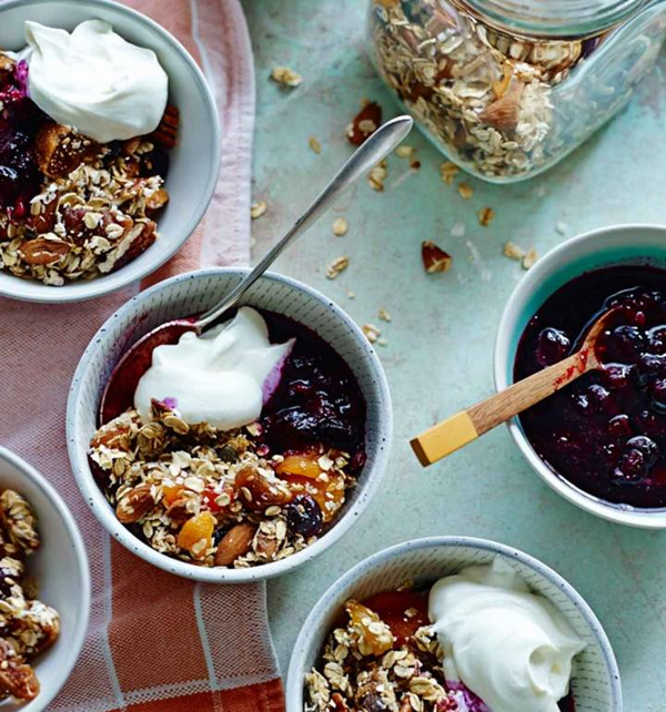 Granola with blueberry compote