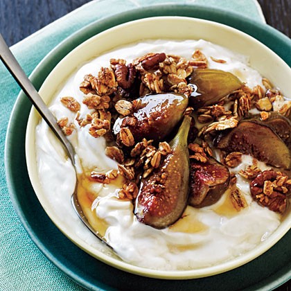 Granola with honey-scented yogurt and baked figs