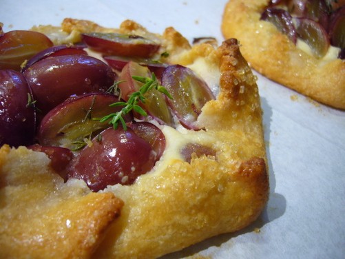 Grape crostata