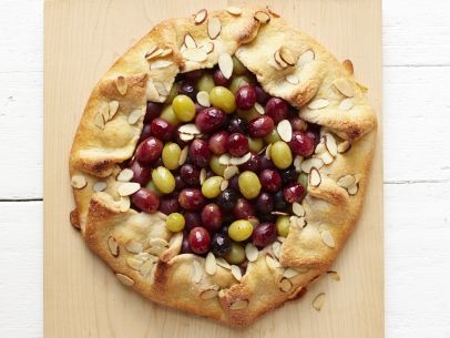 Grape galette with almond cream