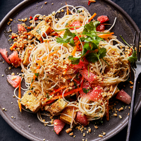 Grapefruit & tofu noodle salad