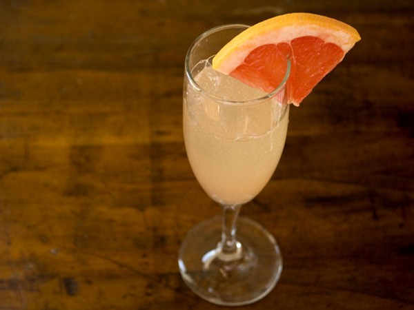 Grapefruit and ginger sparkler