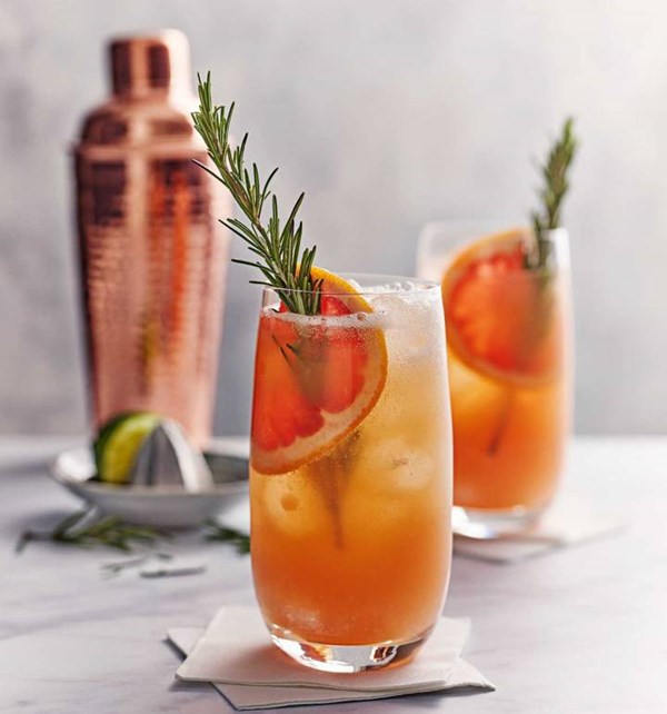 Grapefruit and rosemary fizz
