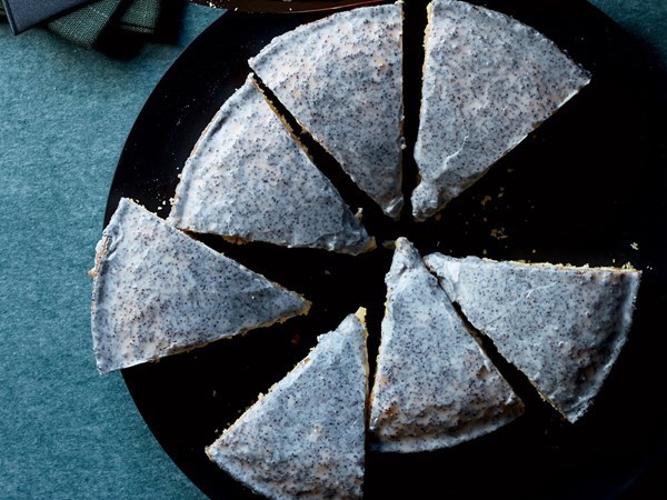 Grapefruit cornmeal cake