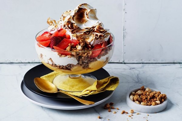 Grapefruit curd, white chocolate and amaretti crumble