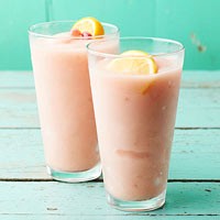 Grapefruit-gin cocktail shakes