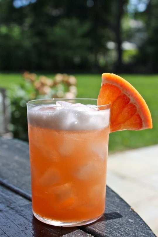 Grapefruit gin fizz