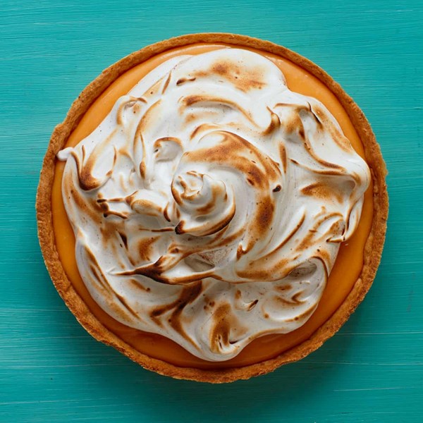Grapefruit meringue pie
