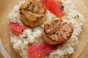 Grapefruit risotto with seared scallops