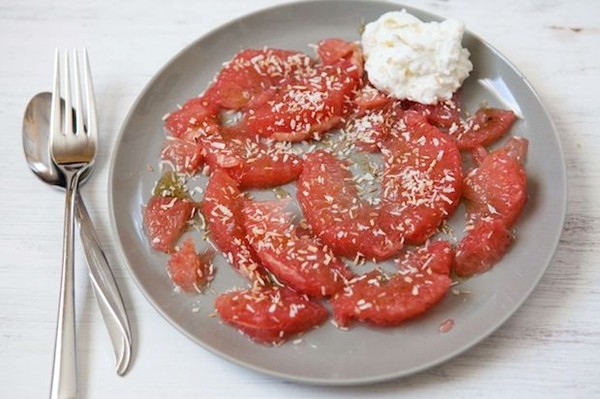 Grapefruit with vanilla-honey and coconut
