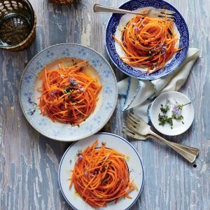 Grated carrot salad (Carottes râpées)