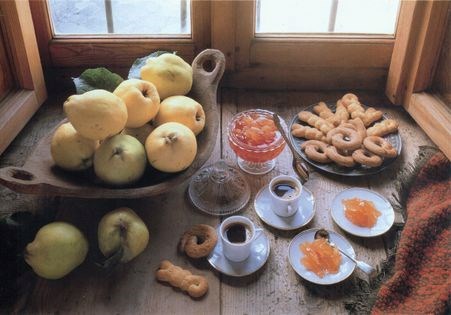 Grated quince spoon sweet (Kydoni glyko)
