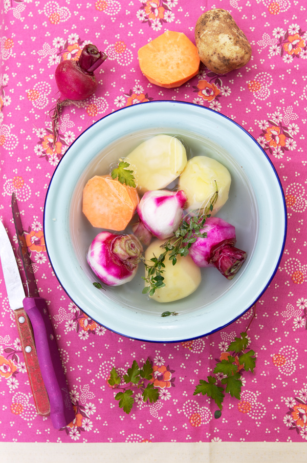 Gratin Dauphinois with sweet potato and pink turnips (Gratin Dauphinois aux patates douces, navets roses et sauge)