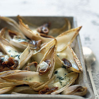 Gratin of chicory with Roquefort and figs