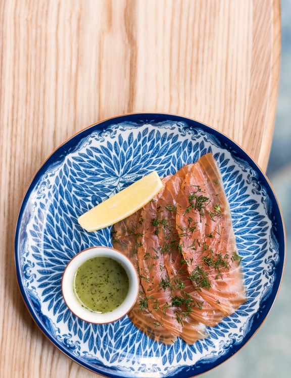Gravadlax with mustard and dill sauce