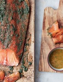 Gravadlax with 'sauce of the fox' (Gravad laks med rævesovs)