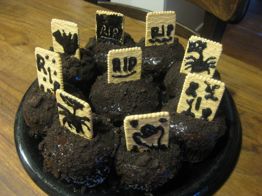 Graveyard cupcakes