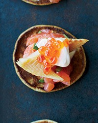 Gravlax-style salmon tartare with dill oil