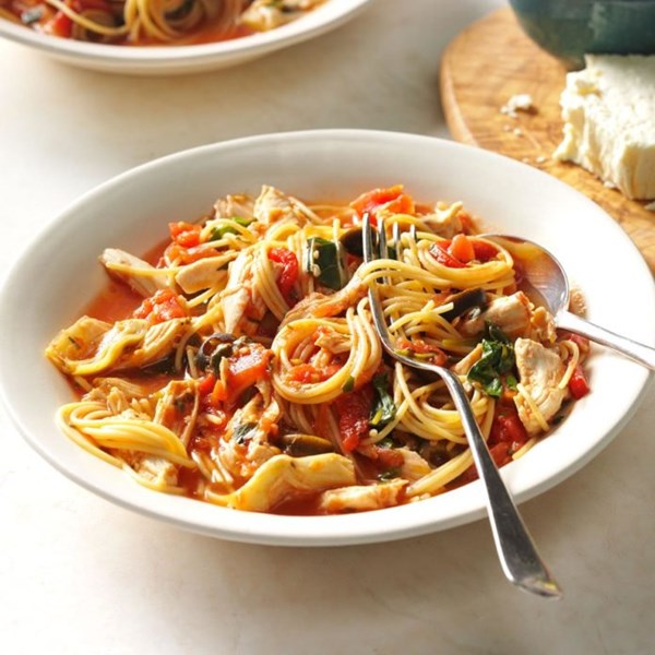 Grecian pasta & chicken skillet