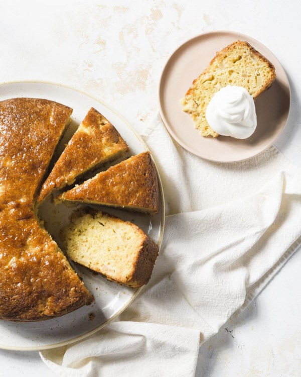 Greek apple cake with honey and cinnamon (Milopita)