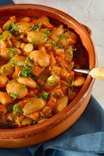 Greek butter beans in tomato sauce with greens (Gigantes plaki)