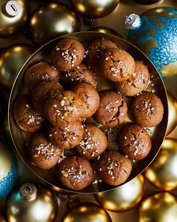 Greek Christmas biscuits (Melomakarona) 