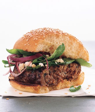 Greek lamb burgers with spinach and red onion salad