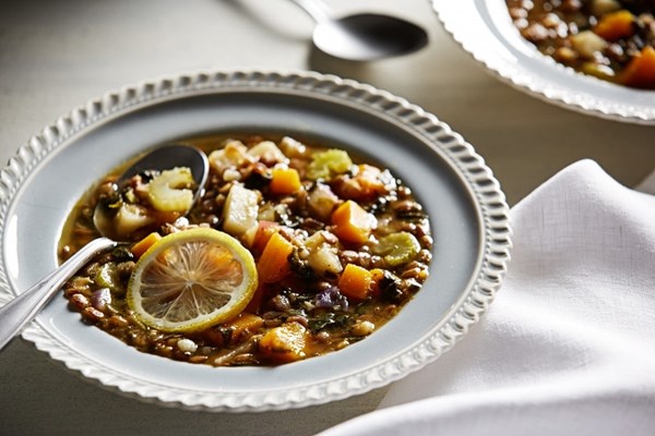 Greek lentil and spinach soup with lemon