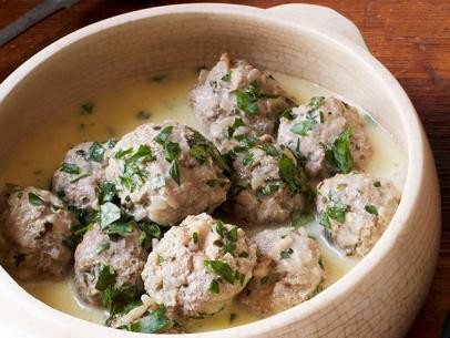 Greek meatballs with lemon and arugula