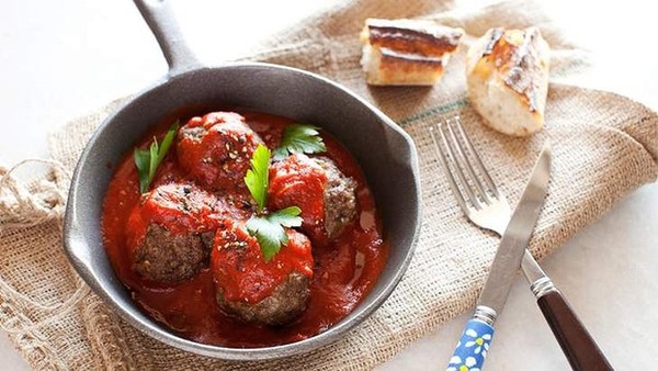 Greek meatballs with tomato sauce