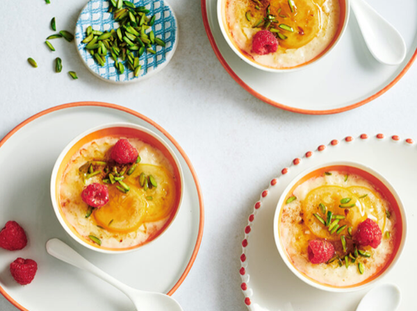 Greek rice pudding with pistachios and lemon (Rizogalo me fistikia ke lemoni)