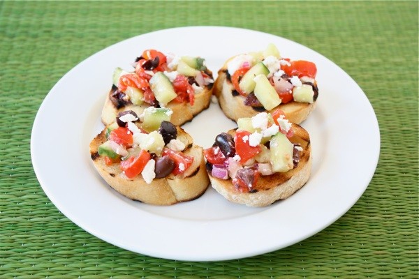 Greek salad bruschetta
