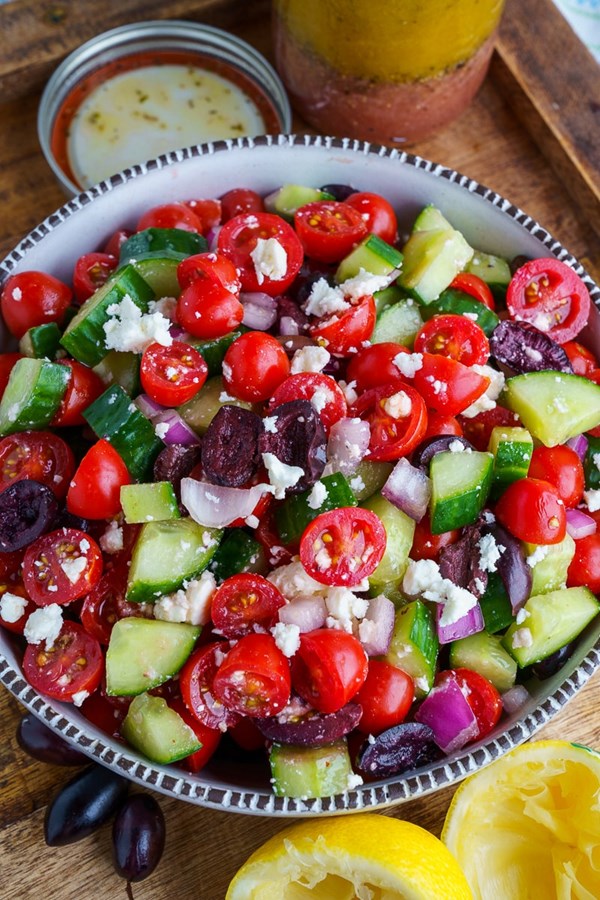 Greek salad (Horiatiki salata)