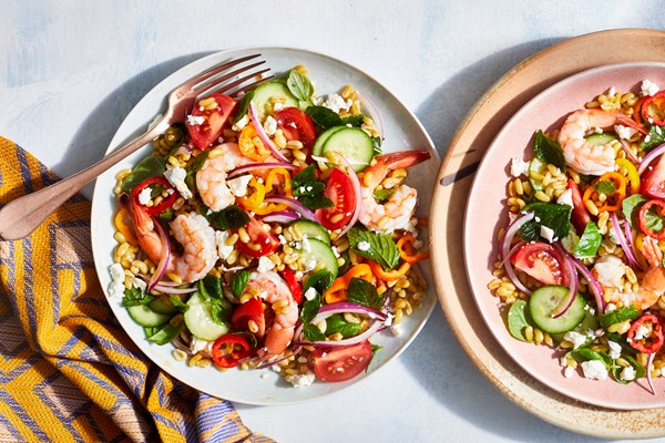 Greek salad with shrimp and kamut