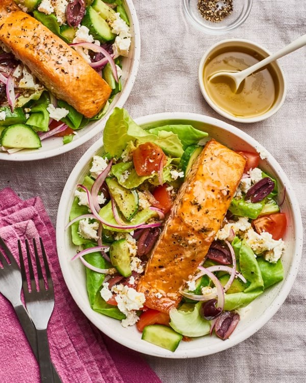 Greek salmon salad 