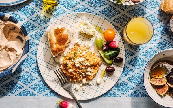 Greek scrambled eggs with tomatoes (Strapatsatha)