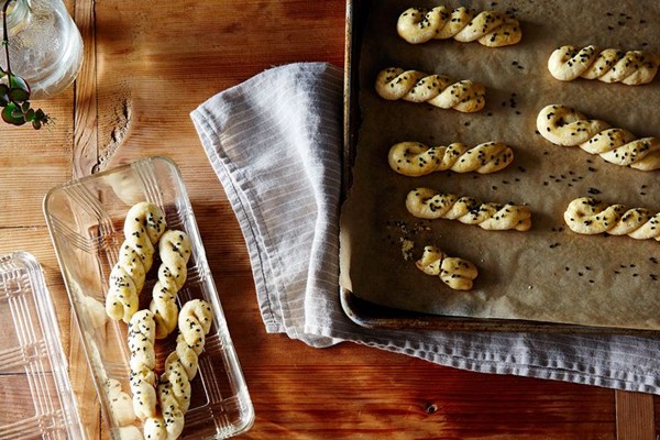 Greek sesame twist cookies (Koulourakia)
