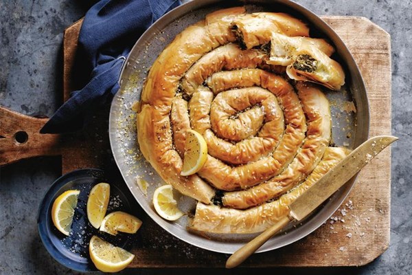 Greek spinach pie (Spanakopita)