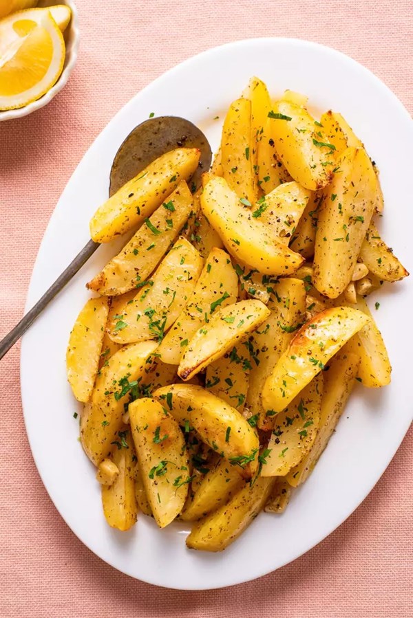 Greek-style lemon potatoes 